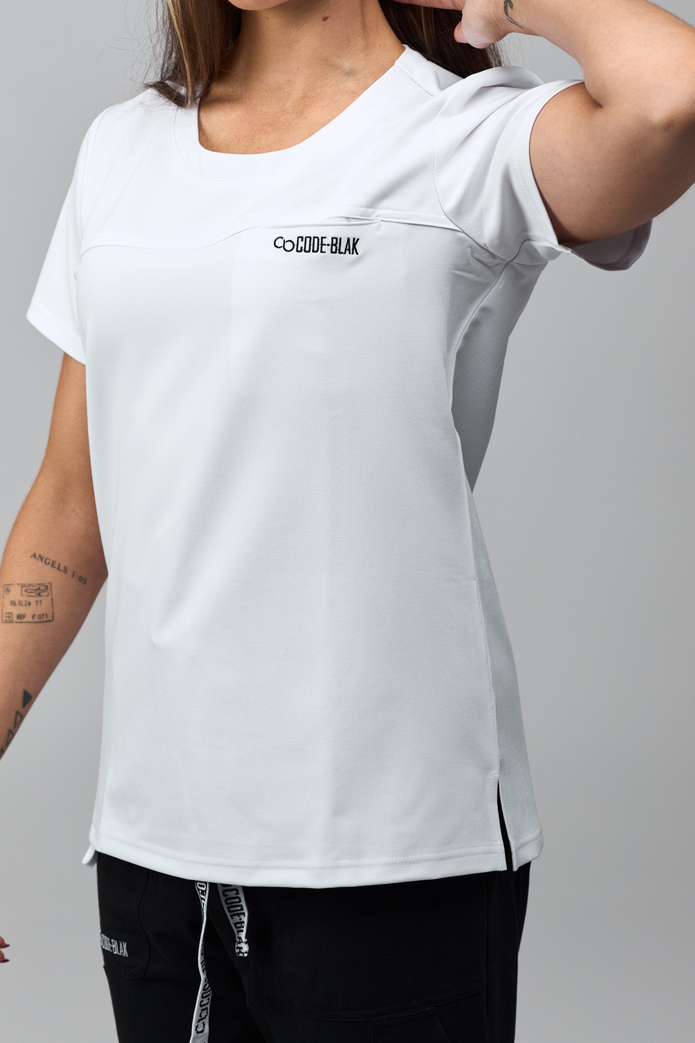 LuxeFlex™ Crew-Neck Scrub Top – Women's Nursing Scrubs | White