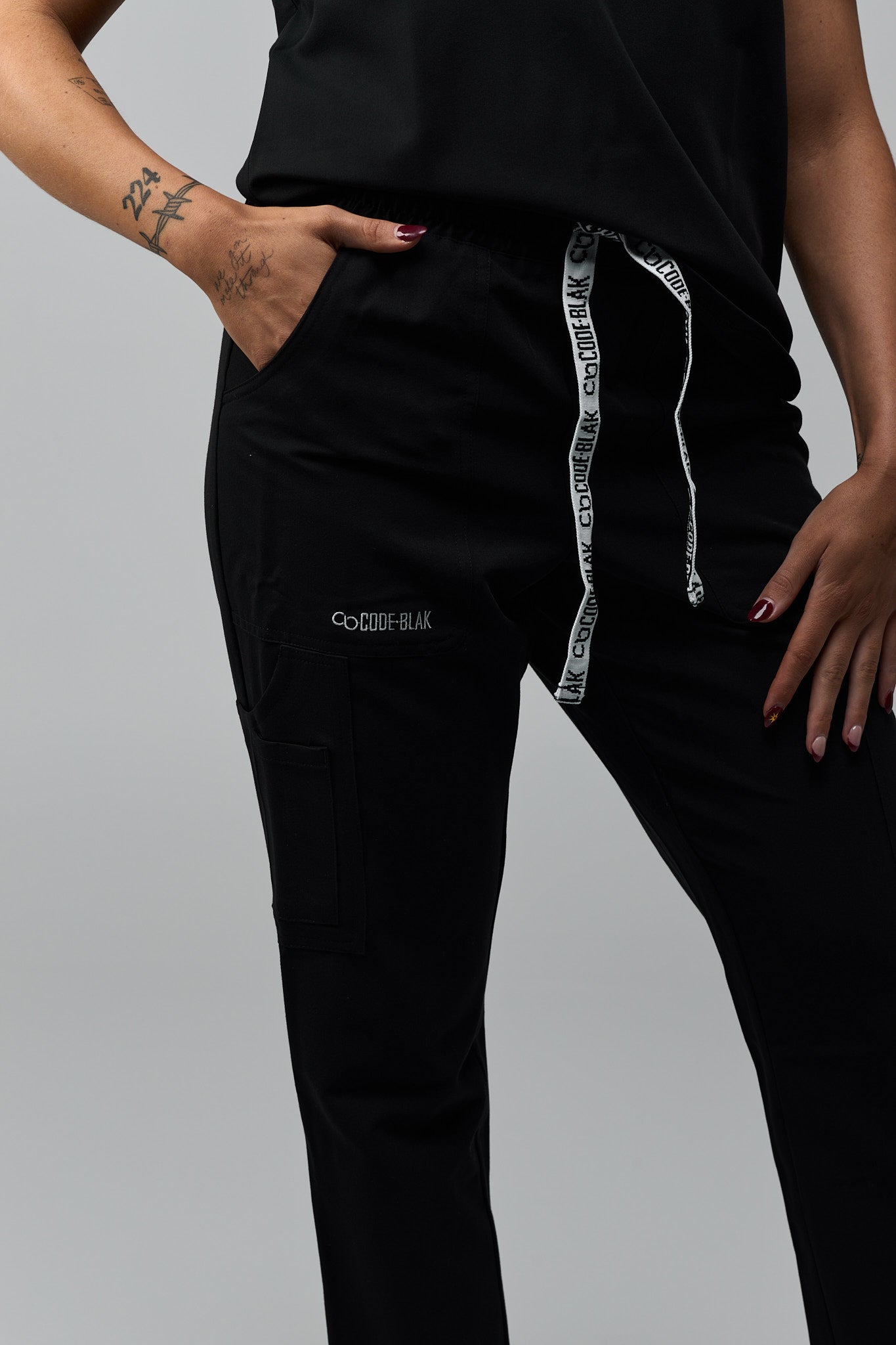 LuxeFlex™ Straight Leg Scrub Pants – Women's Nursing Scrubs | Black