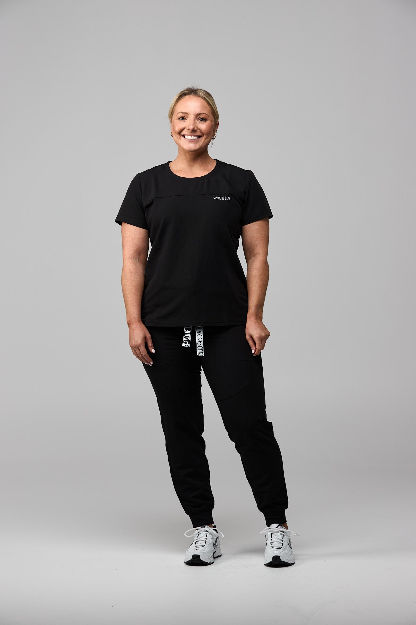 LuxeFlex™ Crew-Neck Scrub Top – Women's Nursing Scrubs | Black