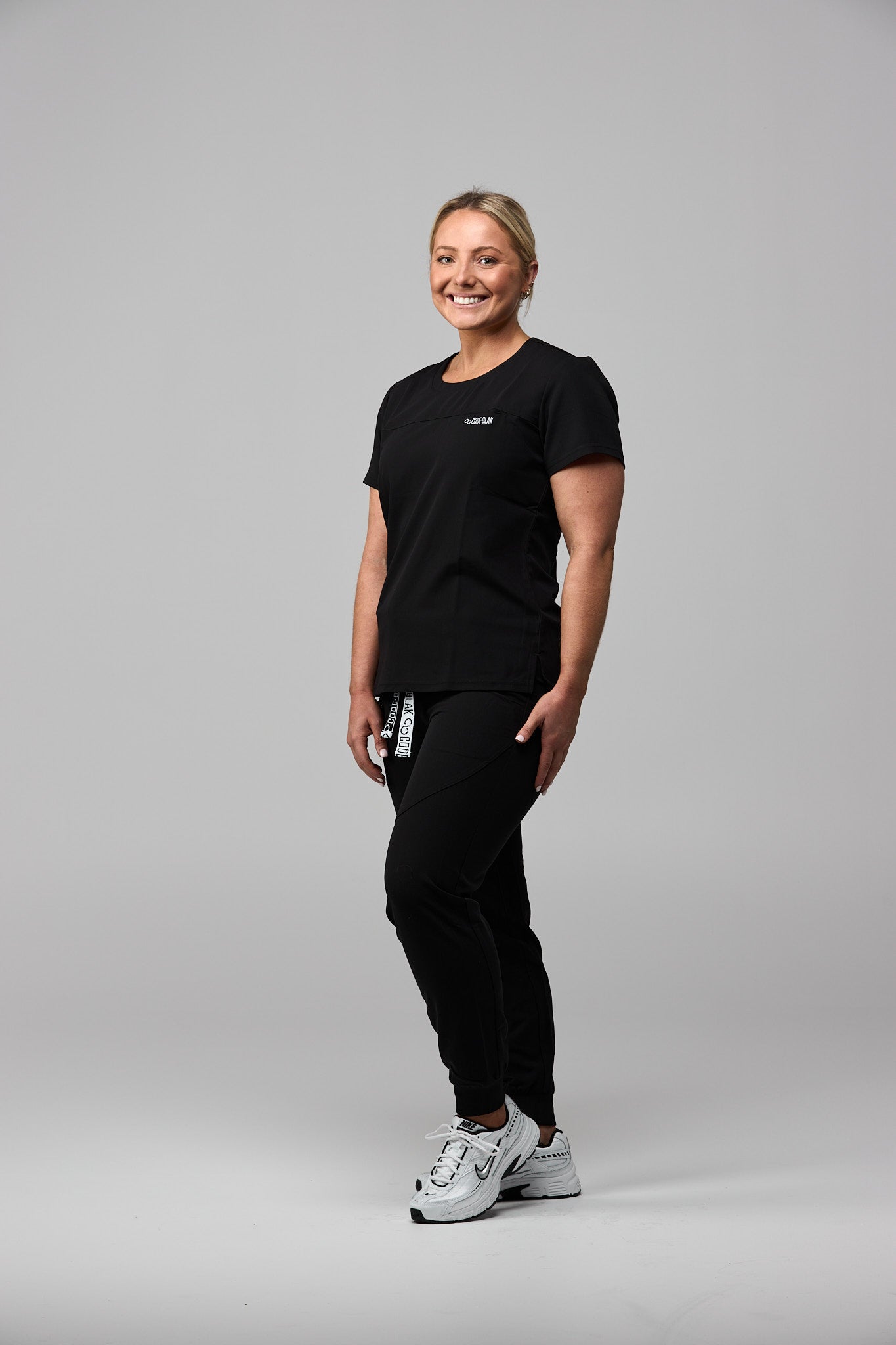 LuxeFlex™ Crew-Neck Scrub Top – Women's Nursing Scrubs | Black